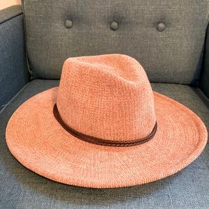 NWT Olive & Pique Chenille Hat